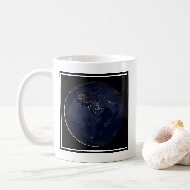 Taza De Café Europa, África y la ciudad de Medio Oriente se ilu (Con donut)