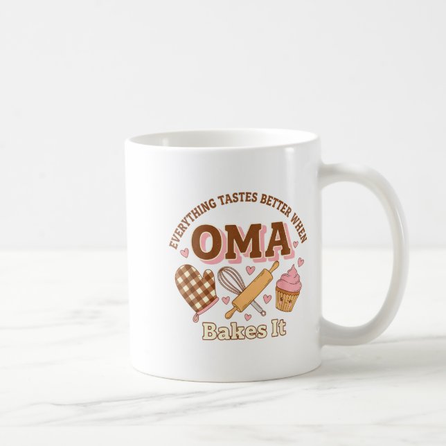 Taza De Café Everything Tastes Better When Oma Bakes It Mother' (Derecha)