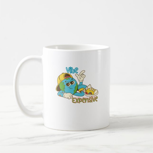 Taza De Café Expensive Vibe – Cool Retro Earth Character Design (Izquierda)