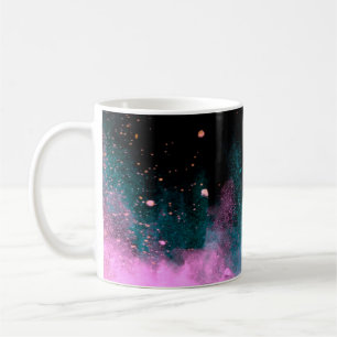 Taza De Café Explosion of colored powder isolated on black back