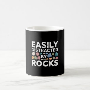 Taza De Café Fácilmente Distrado Por Las Rocas