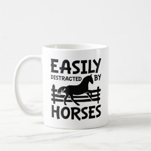 Taza De Café Fácilmente Distrado Por Los Caballos