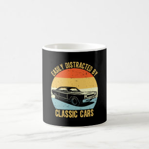 Taza De Café Fácilmente Distraído Por Coches Clásicos
