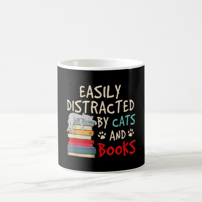 TAZA DE CAFÉ FÁCILMENTE DISTRAÍDO POR GATOS Y LIBROS (Centro)