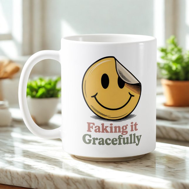 Taza De Café Faking It con gracia | Humor de supervivencia auto (Subido por el creador)