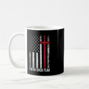 Taza De Café Fe por miedo a la Cruz Cristiana de la Bandera de 