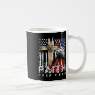 Taza De Café Fe Sobre Miedo Orgullo América Bandera Estados Uni
