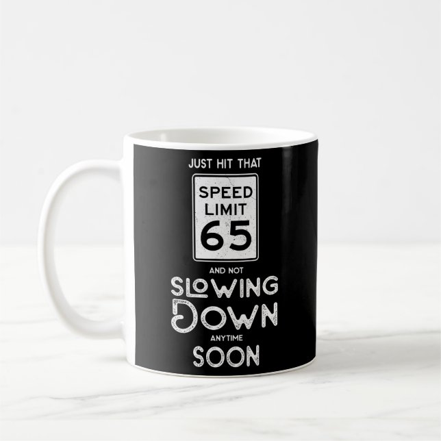 Taza De Café Feliz 65º Rótulo De Límite De Velocidad 65 (Izquierda)