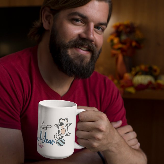 Taza De Café Feliz Año Nuevo Entre Gatitos En Un Yarn (Happy New Year Between Kittens Balanced On A Yarn Coffee Mug)