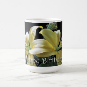 Taza De Café Feliz cumpleaños, flor de Lily amarilla