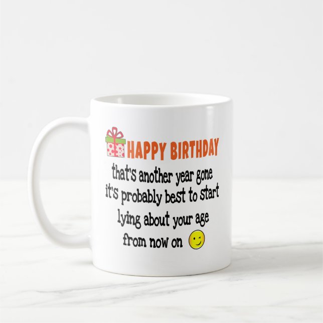 Taza De Café  Feliz cumpleaños que ya pasó otro año. Divertido (Izquierda)