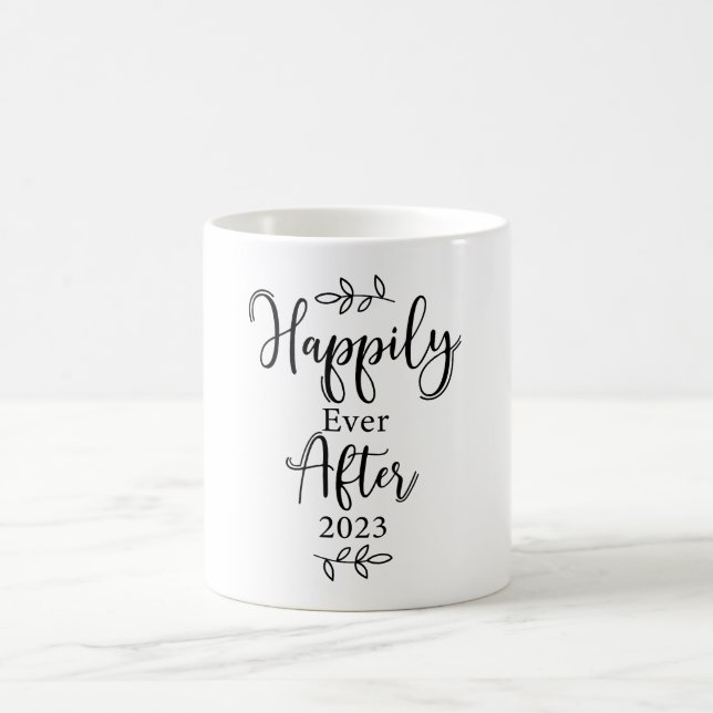 Taza De Café Feliz Nunca Después De 2023 Mug (Centro)