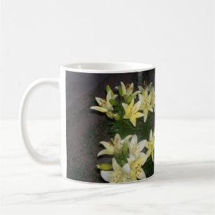 Taza De Café Feliz primavera amarilla Lilies Mirrored Photo