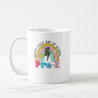 Taza De Café feliz primer día del arco iris pre-k escolar