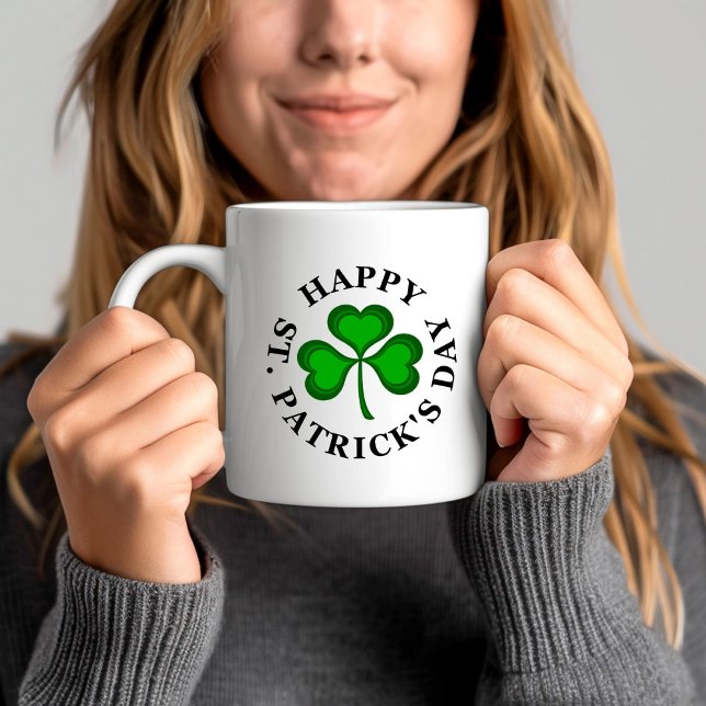 Taza De Café FELIZ SAN. PATRICK'S DAY Text with green Shamrock (HAPPY ST. PATRICK'S DAY Text with green Shamrock Coffee Mug)