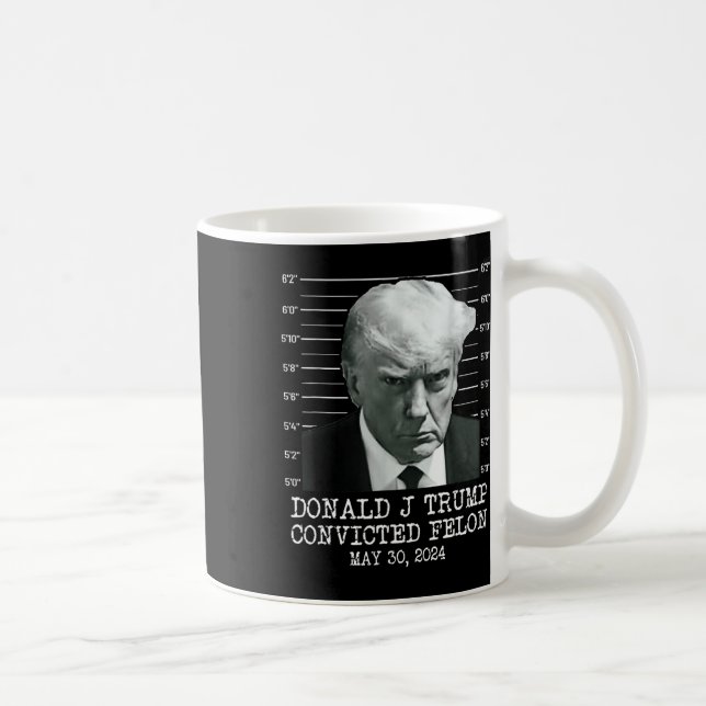 Taza De Café Felon Donald Trump (culpable) lo encerró en prisió (Derecha)
