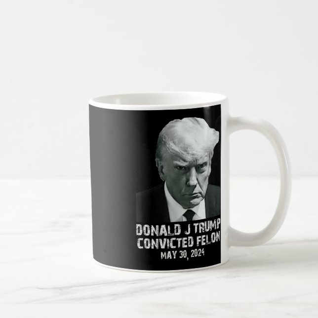 Taza De Café Felon Donald Trump (culpable) lo encerró en prisió (Derecha)