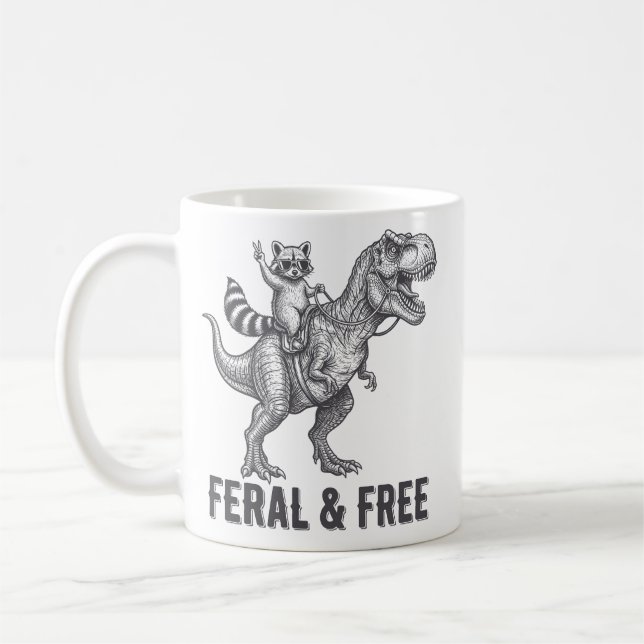 Taza De Café Feral and Free Raccoon Riding a T-Rex Funny Retro (Izquierda)