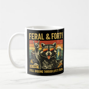 Taza De Café Feral y cuarenta cumpleaños sarcástico cuadragésim