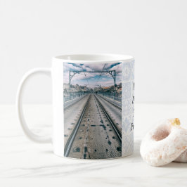 Taza De Café Ferrocarril del subterráneo en el puente Dom Luis 