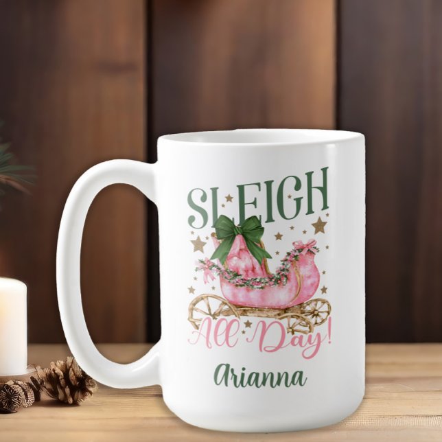Taza De Café Festividad Navidad de Girly Pink Sleigh todo el dí (Cute and girly "Sleigh all day" Christmas mug with customization)