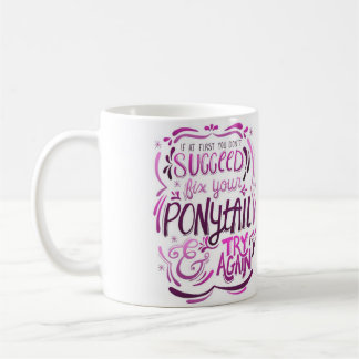 Taza De Café Fije su cola de caballo y el intento asalta otra