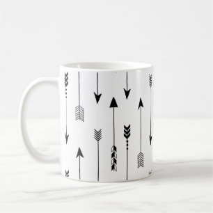 Taza De Café Flechas tribales sobre fondo blanco. Mano sin cost