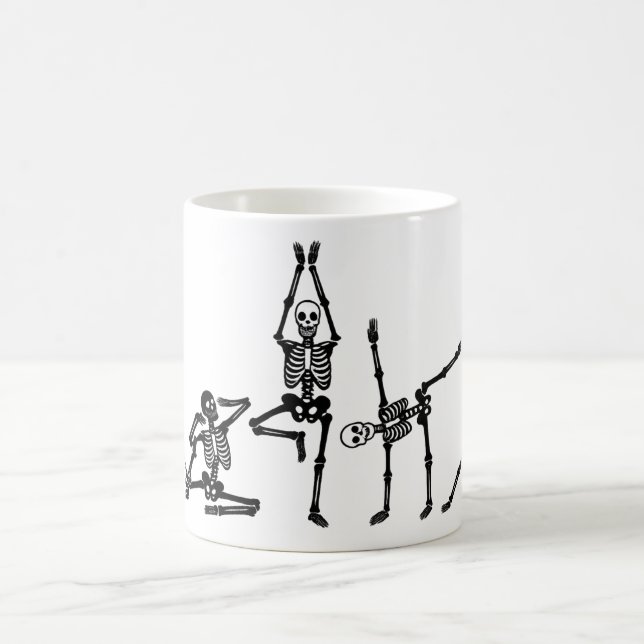 Taza De Café Flexible Yoga Posing Skeletons Funny Graphic Print (Centro)