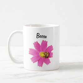 Taza De Café Flor de cosmos rosa vivo con abeja personalizada