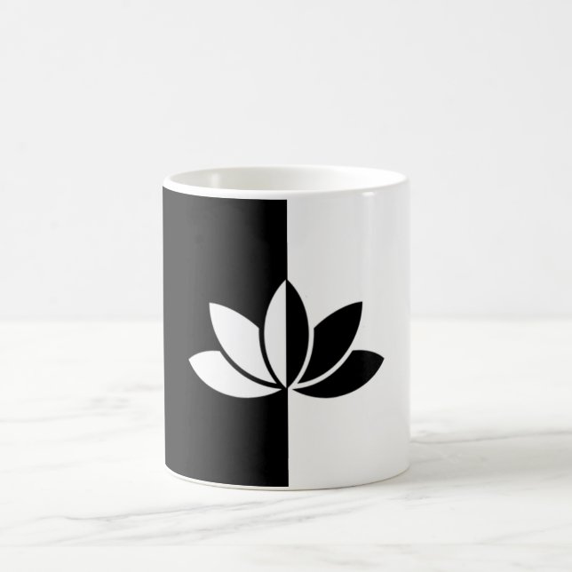 Taza De Café Flor Lotus blanca y negra elegante (Centro)