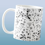 Taza De Café Flor salvaje Monocromo moderno<br><div class="desc">Patrón monocromo moderno de flores silvestres en blanco y negro. Arte original de Nic Squirrell.</div>