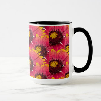 Taza de café floral de cono de flor rosa