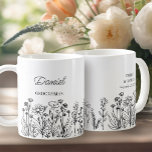 Taza De Café Floral de flores silvestres Cualquier línea de col<br><div class="desc">Muñeca de regalo de boda de flores silvestres para cualquiera en su fiesta de bodas. Fácil de personalizar una taza, tu mejor hombre, padrinos, etc y también puedes añadir el nombre de la novia y el novio y la fecha de su boda en el lado opuesto. Diseño boho floral sencillo...</div>