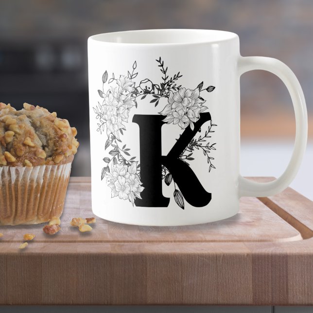 Taza De Café Floral de monograma blanco y negro (Subido por el creador)