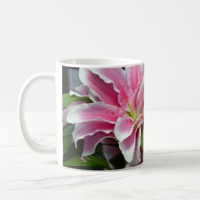 Taza de café floral del lirio rosado del stargazer (Izquierda)