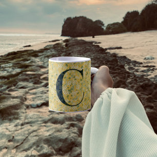 Taza De Café Floral elegante Monograma C amarillo con frase