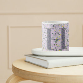 Taza De Café Floral Elegante Monograma Clásico H lilac con fras