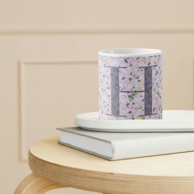 Taza De Café Floral Elegante Monograma Clásico H lilac con fras (Subido por el creador)