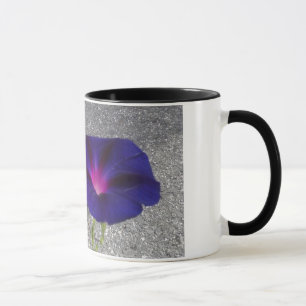 Taza de café floral púrpura
