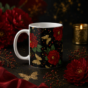Taza de café floral roja vintage con mariposa dora