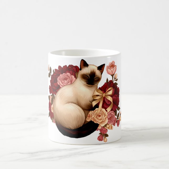 Taza De Café Floral Serenity: Curled Siamese Cat in Bloom (Centro)