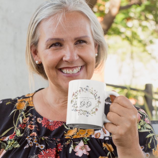 Taza De Café Floral silvestre | Mi gente favorita me llama (Subido por el creador)