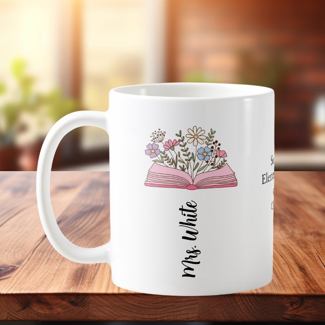 Taza De Café Floral Simple con Libro Rosa Personalizable (Subido por el creador)
