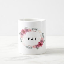 Floral Wreath con Bride & Groom Initials Inside