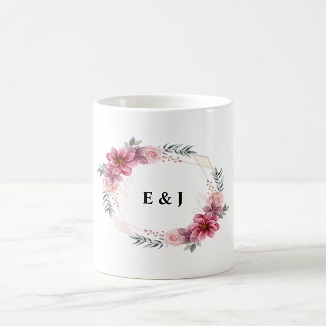 Taza De Café Floral Wreath con Bride & Groom Initials Inside (Centro)