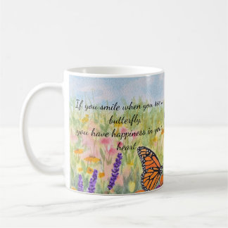 Taza de café floral y de mariposas