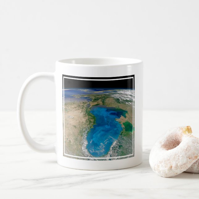 Taza De Café Florecimiento Del Fitoplancton Azul En El Mar Negr (Con donut)