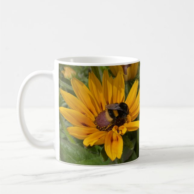 Taza De Café Flores amarillas de Rudbeckia y abeja (Izquierda)