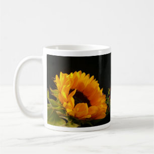 Taza De Café Flores amarillas oscuro fondo café tafetán