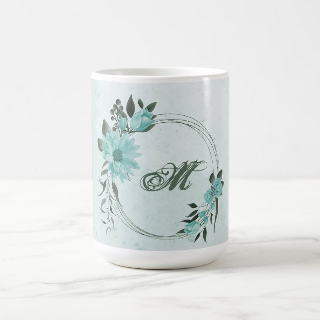 Taza De Café flores azules románticas y hojas verdes (Centro)